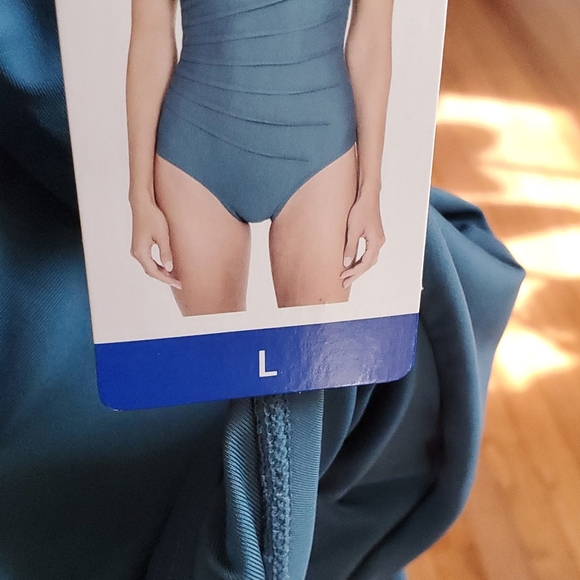 NEW! DKNY One Piece Swimsuit Size L - Picture 6 of 6